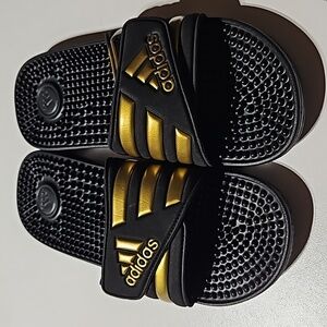 NWOT Adidas Adissage Slides